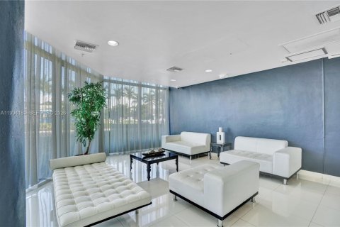 Condo in Miami Beach, Florida, 2 bedrooms № 2172790 - photo 29