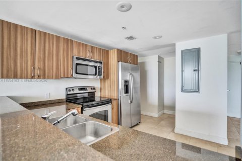 Condo in Miami Beach, Florida, 2 bedrooms № 2172790 - photo 9