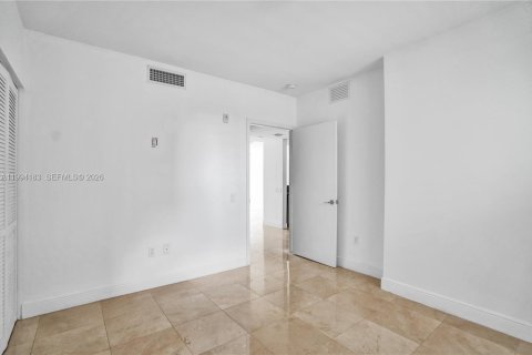 Condo in Miami Beach, Florida, 2 bedrooms № 2172790 - photo 7