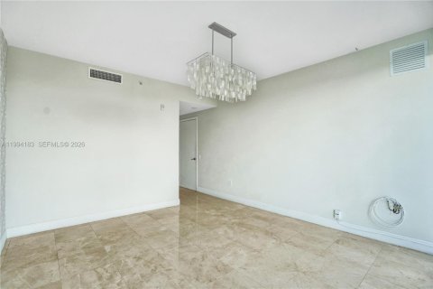 Condo in Miami Beach, Florida, 2 bedrooms № 2172790 - photo 21