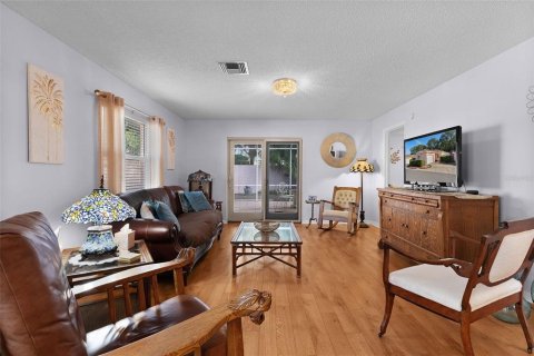 Casa en venta en The Villages, Florida, 2 dormitorios, 107.4 m2 № 2387673 - foto 5