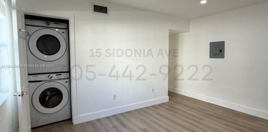 Apartamento en Coral Gables, Florida 2 dormitorios, 295.8 m2 № 1956031