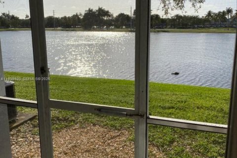 Condo in Sunrise, Florida, 2 bedrooms  № 1997292 - photo 11