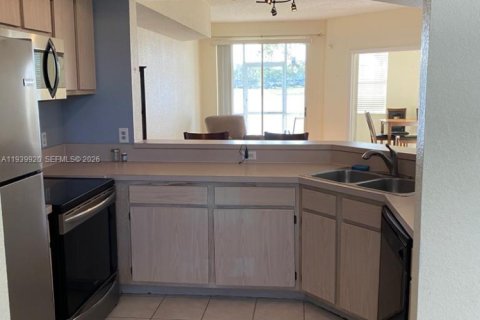 Condo in Sunrise, Florida, 2 bedrooms  № 1997292 - photo 9