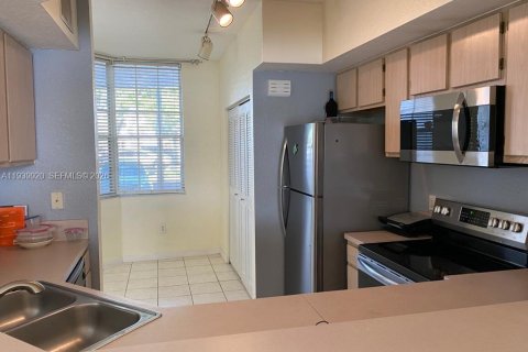 Condo in Sunrise, Florida, 2 bedrooms  № 1997292 - photo 8