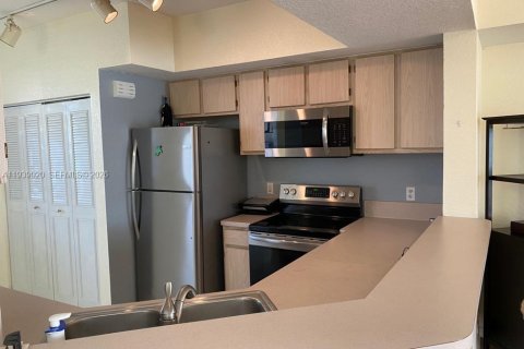 Condo in Sunrise, Florida, 2 bedrooms  № 1997292 - photo 7