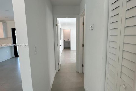 Снять в аренду виллу или дом в Холливуд, Флорида 3 спальни, 129.78м2, № 2085556 - фото 8