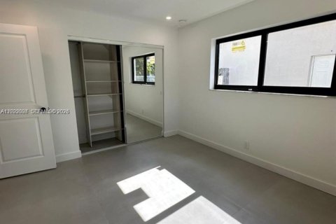 Снять в аренду виллу или дом в Холливуд, Флорида 3 спальни, 129.78м2, № 2085556 - фото 7