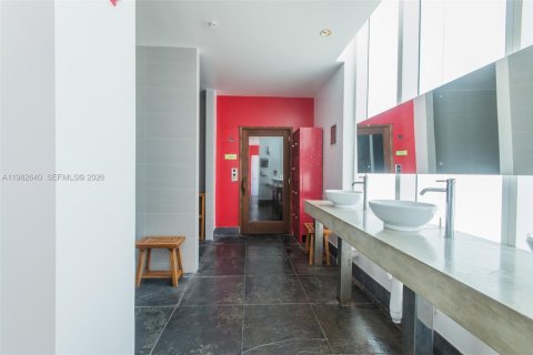 Condo in Miami, Florida, 1 bedroom  № 2052958 - photo 29