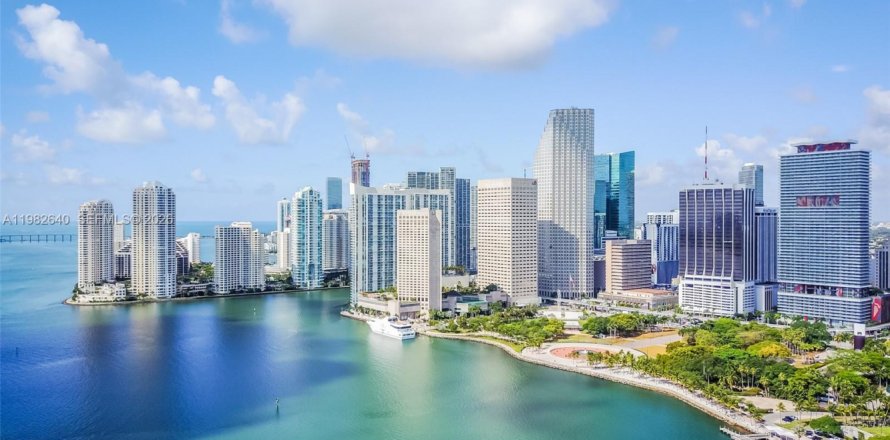 Condo in Miami, Florida, 1 bedroom  № 2052958