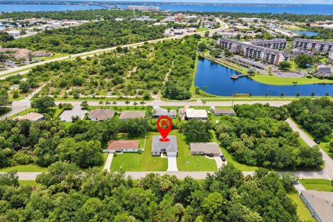 Купить виллу или дом в Порт-Шарлотт, Флорида 12 комнат, 176.98м2, № 2359198 - фото 4