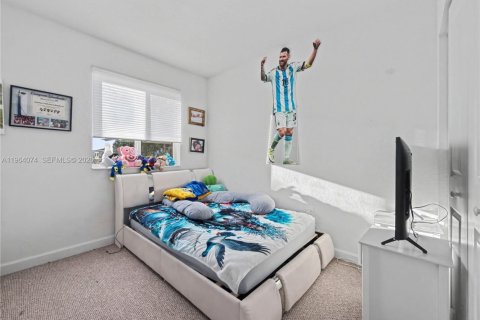 House in Florida City, Florida 4 bedrooms, 124.3 sq.m. № 2025895 - photo 20