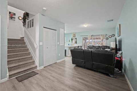 House in Florida City, Florida 4 bedrooms, 124.3 sq.m. № 2025895 - photo 6