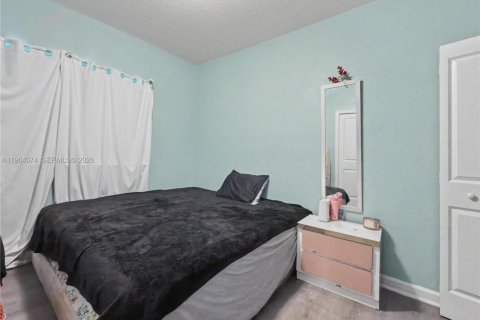 House in Florida City, Florida 4 bedrooms, 124.3 sq.m. № 2025895 - photo 13