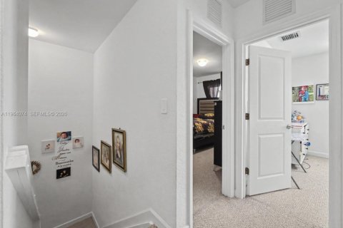 House in Florida City, Florida 4 bedrooms, 124.3 sq.m. № 2025895 - photo 15