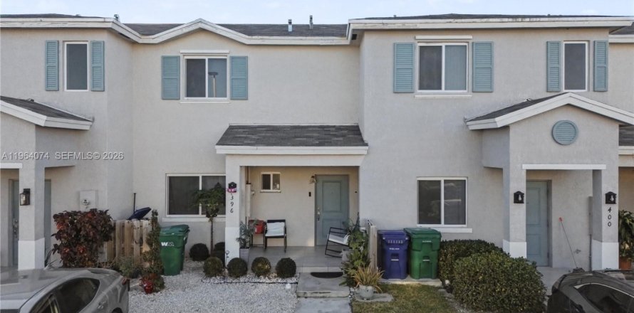 House in Florida City, Florida 4 bedrooms, 124.3 sq.m. № 2025895