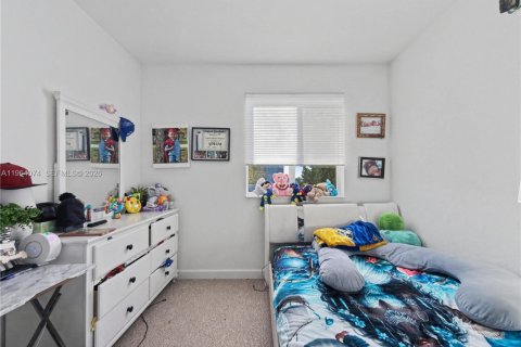 House in Florida City, Florida 4 bedrooms, 124.3 sq.m. № 2025895 - photo 21