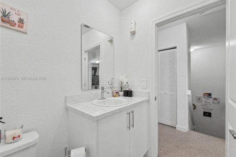 House in Florida City, Florida 4 bedrooms, 124.3 sq.m. № 2025895 - photo 19