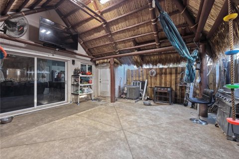 House in Florida City, Florida 4 bedrooms, 124.3 sq.m. № 2025895 - photo 28