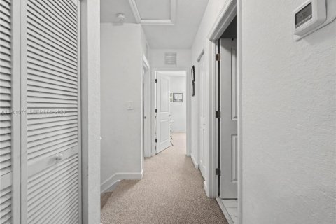 House in Florida City, Florida 4 bedrooms, 124.3 sq.m. № 2025895 - photo 26