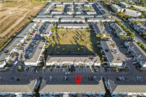 House in Florida City, Florida 4 bedrooms, 124.3 sq.m. № 2025895 - photo 30