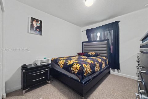 House in Florida City, Florida 4 bedrooms, 124.3 sq.m. № 2025895 - photo 17