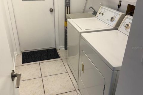 Casa en alquiler en New Port Richey, Florida, 3 dormitorios, 156.82 m2 № 1911528 - foto 13