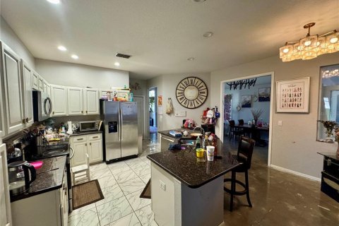 House in Tampa, Florida 4 bedrooms, 204.01 sq.m. № 1523609 - photo 8