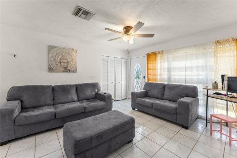 Villa ou maison à vendre à Deltona, Floride: 3 chambres, 111.3 m2 № 2149857 - photo 8