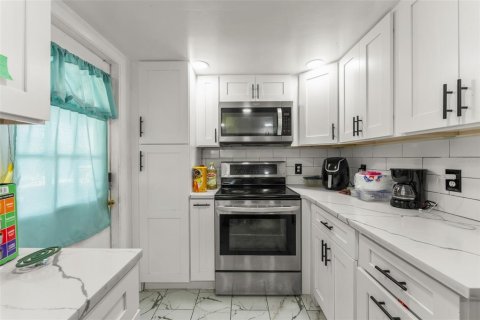 Villa ou maison à vendre à Deltona, Floride: 3 chambres, 111.3 m2 № 2149857 - photo 10