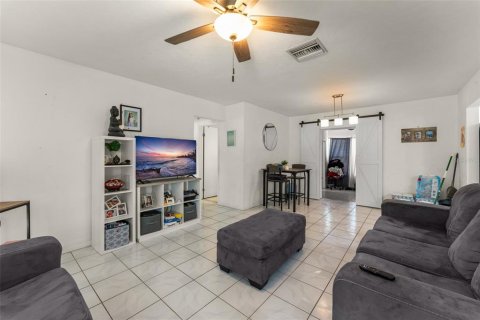 Villa ou maison à vendre à Deltona, Floride: 3 chambres, 111.3 m2 № 2149857 - photo 4