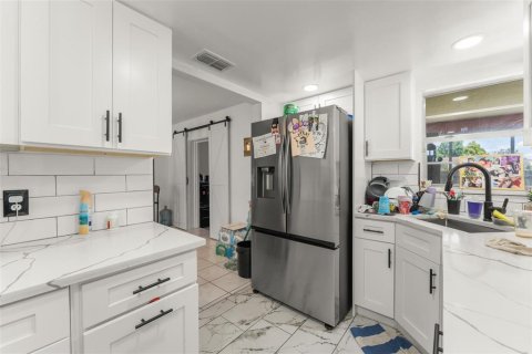 Villa ou maison à vendre à Deltona, Floride: 3 chambres, 111.3 m2 № 2149857 - photo 11