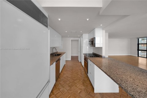 Condo in Key Biscayne, Florida, 2 bedrooms  № 1872418 - photo 9