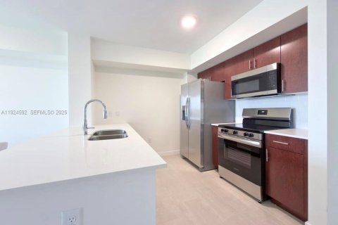 Apartment in Sweetwater, Florida 3 bedrooms, 479.75 sq.m. № 1982946 - photo 6