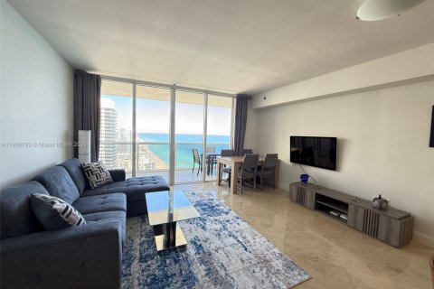 Condominio en alquiler en Hallandale Beach, Florida, 1 dormitorio, 78.41 m2 № 2012388 - foto 8
