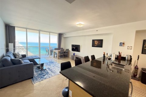 Condominio en alquiler en Hallandale Beach, Florida, 1 dormitorio, 78.41 m2 № 2012388 - foto 4