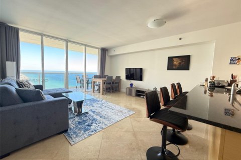 Condominio en alquiler en Hallandale Beach, Florida, 1 dormitorio, 78.41 m2 № 2012388 - foto 6