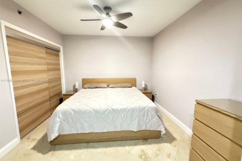 Condominio en alquiler en Hallandale Beach, Florida, 1 dormitorio, 78.41 m2 № 2012388 - foto 11