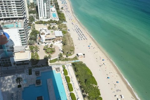 Condominio en alquiler en Hallandale Beach, Florida, 1 dormitorio, 78.41 m2 № 2012388 - foto 28