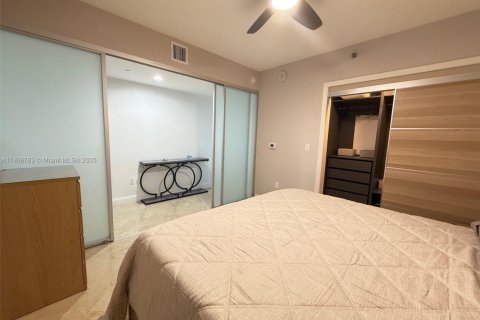 Condominio en alquiler en Hallandale Beach, Florida, 1 dormitorio, 78.41 m2 № 2012388 - foto 15