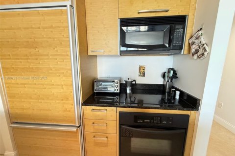 Condominio en alquiler en Hallandale Beach, Florida, 1 dormitorio, 78.41 m2 № 2012388 - foto 16