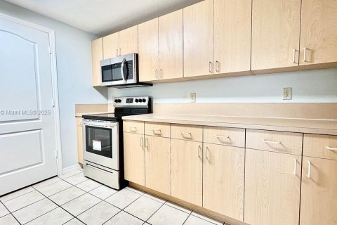 Снять в аренду кондоминиум в Порт-Сент-Луси, Флорида 1 спальня, 81.29м2, № 1962530 - фото 5