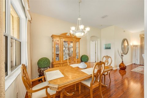 House in Palm Bay, Florida 4 bedrooms, 211.17 sq.m. № 2112453 - photo 11