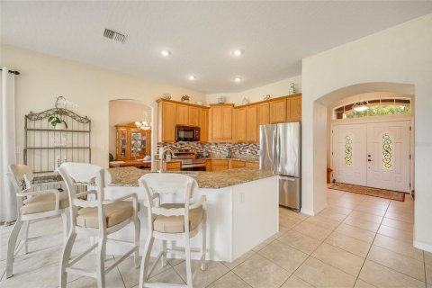 House in Palm Bay, Florida 4 bedrooms, 211.17 sq.m. № 2112453 - photo 15