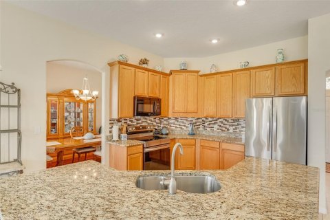 House in Palm Bay, Florida 4 bedrooms, 211.17 sq.m. № 2112453 - photo 12