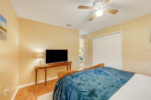 House in Palm Bay, Florida 4 bedrooms, 211.17 sq.m. № 2112453 - photo 29