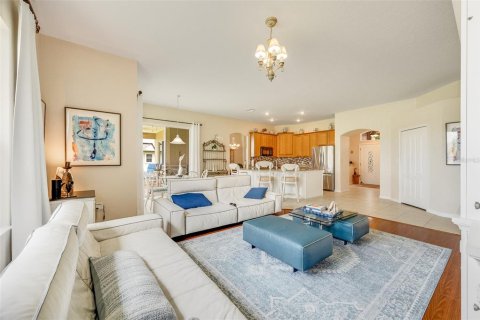 House in Palm Bay, Florida 4 bedrooms, 211.17 sq.m. № 2112453 - photo 25