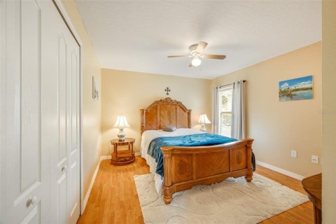 House in Palm Bay, Florida 4 bedrooms, 211.17 sq.m. № 2112453 - photo 28