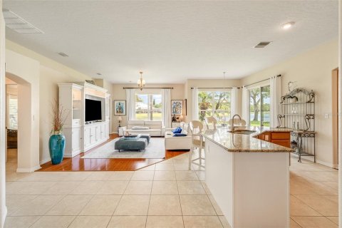House in Palm Bay, Florida 4 bedrooms, 211.17 sq.m. № 2112453 - photo 19