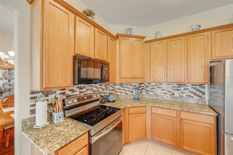 House in Palm Bay, Florida 4 bedrooms, 211.17 sq.m. № 2112453 - photo 13